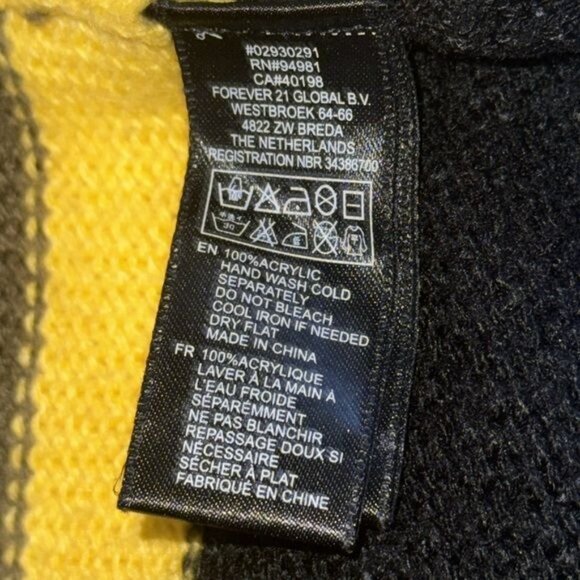 Forever 21 Plus Size XL Knit Cardigan Sweater Black/Yellow Aztec Pattern Acrylic - Picture 3 of 6